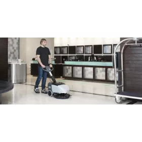   Nilfisk SC351 FULL PKG gyalogkíséretű padlótisztító gép 